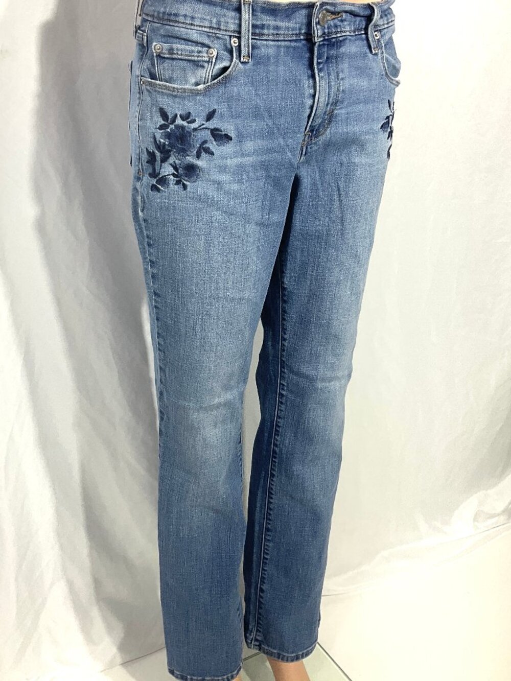 Levis Size 6 505 Straight with Embroidered Flowers Jeans Womens Denim